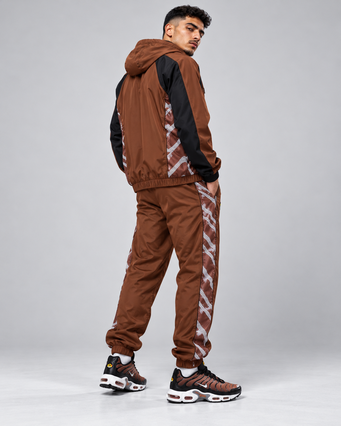 Conjunto Nike TN Air de 3 piezas — Marrón y Negro